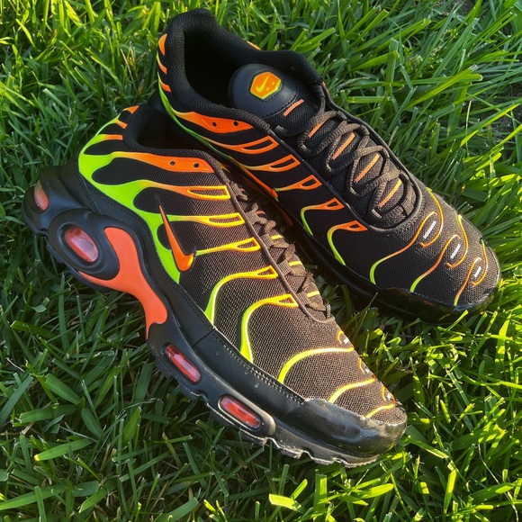 NEW Nike Air Max Plus Orange Volt size 12 Mens Shoes - Picture 1 of 10